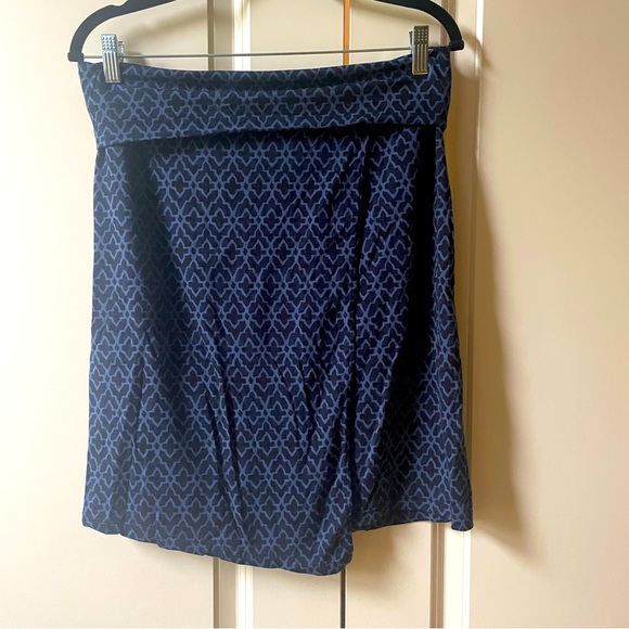 Athleta Seaside Foldover Faux Wrap Skirt Navy GeoPrint size M - Picture 3 of 7